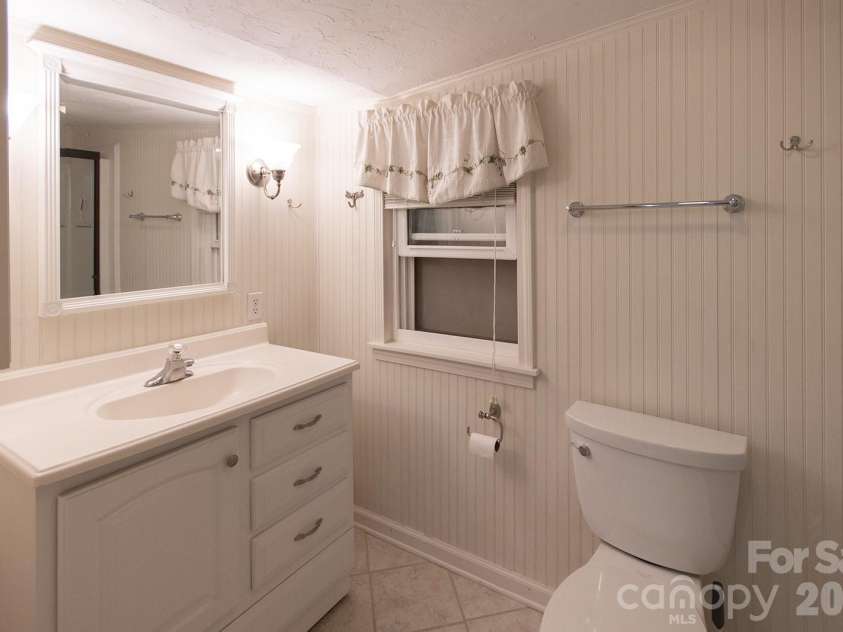 59 Front Street, Franklin, NC 28734.  MLS# CAR4371606, YatesRealty ID 13279. 