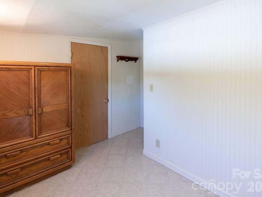 59 Front Street, Franklin, NC 28734.  MLS# CAR4371606, YatesRealty ID 13279. 
