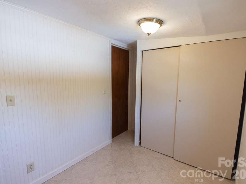 59 Front Street, Franklin, NC 28734.  MLS# CAR4371606, YatesRealty ID 13279. 