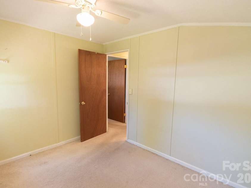 59 Front Street, Franklin, NC 28734.  MLS# CAR4371606, YatesRealty ID 13279. 
