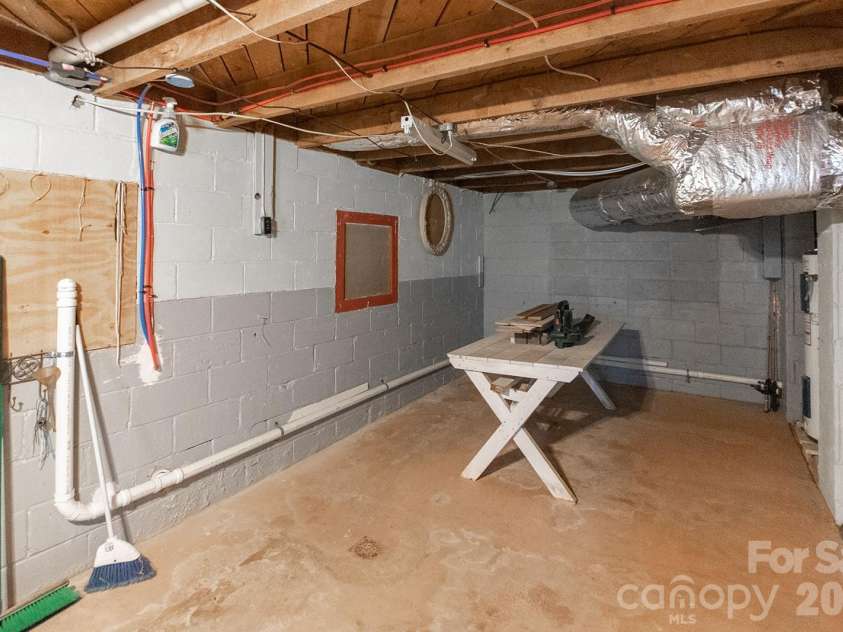 59 Front Street, Franklin, NC 28734.  MLS# CAR4371606, YatesRealty ID 13279. 