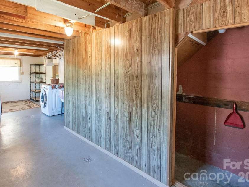 59 Front Street, Franklin, NC 28734.  MLS# CAR4371606, YatesRealty ID 13279. 