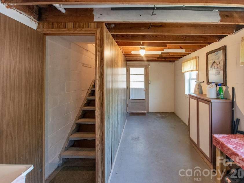 59 Front Street, Franklin, NC 28734.  MLS# CAR4371606, YatesRealty ID 13279. 