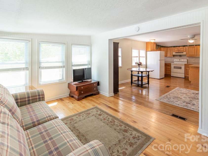 59 Front Street, Franklin, NC 28734.  MLS# CAR4371606, YatesRealty ID 13279. 