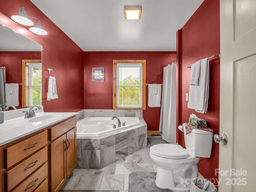 653 Moonlight Pass, Union Mills, NC 28167.  MLS# CAR4317464, YatesRealty ID 13280. Primary Bathroom