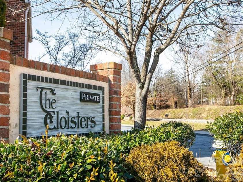 252 Wash Creek Drive, Hendersonville, NC 28739.  MLS# CAR4213185, YatesRealty ID 13281. 