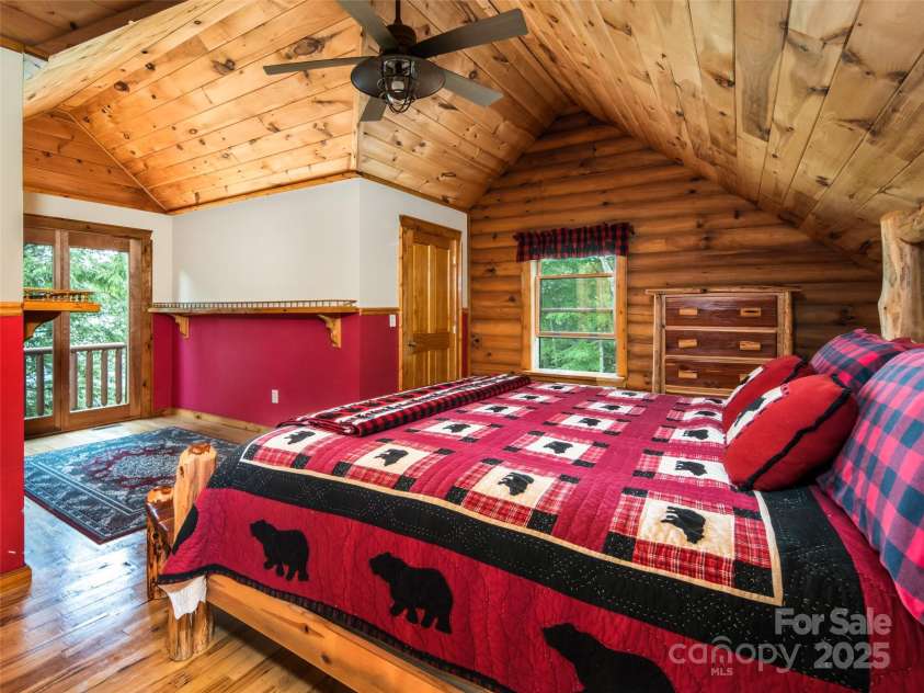 35 Falcon Crest Loop, Maggie Valley, NC 28751.  MLS# CAR4237767, YatesRealty ID 13282. BR3
