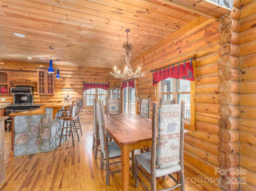 35 Falcon Crest Loop, Maggie Valley, NC 28751.  MLS# CAR4237767, YatesRealty ID 13282. Dining area