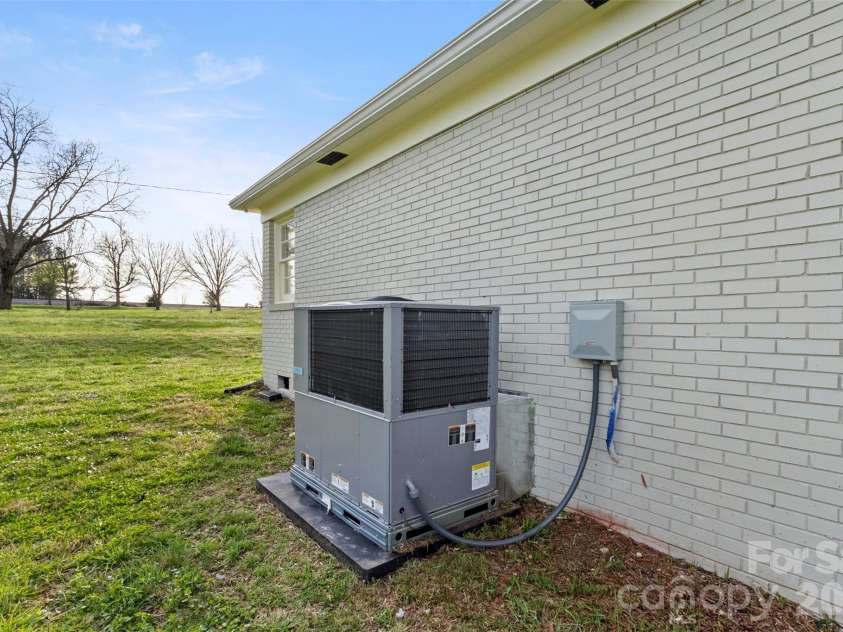 4432 Highway 27 Highway, Iron Station, NC 28080.  MLS# CAR4356277, YatesRealty ID 13282. 