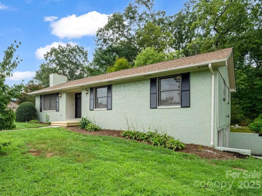 30 Patti Drive, Fletcher, NC 28732.  MLS# CAR4296193, YatesRealty ID 13283. 