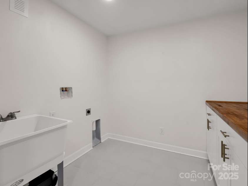 30 Patti Drive, Fletcher, NC 28732.  MLS# CAR4296193, YatesRealty ID 13283. 