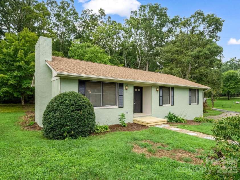 30 Patti Drive, Fletcher, NC 28732.  MLS# CAR4296193, YatesRealty ID 13283. 