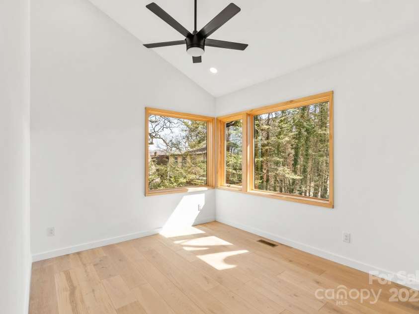 52 Euclid Boulevard, Asheville, NC 28806.  MLS# CAR4232057, YatesRealty ID 13284. 