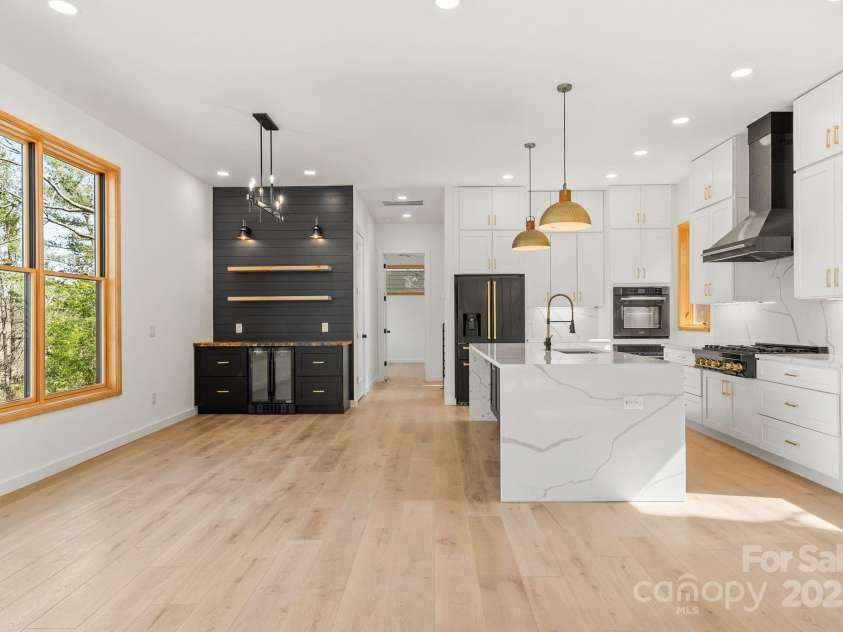 52 Euclid Boulevard, Asheville, NC 28806.  MLS# CAR4232057, YatesRealty ID 13284. 