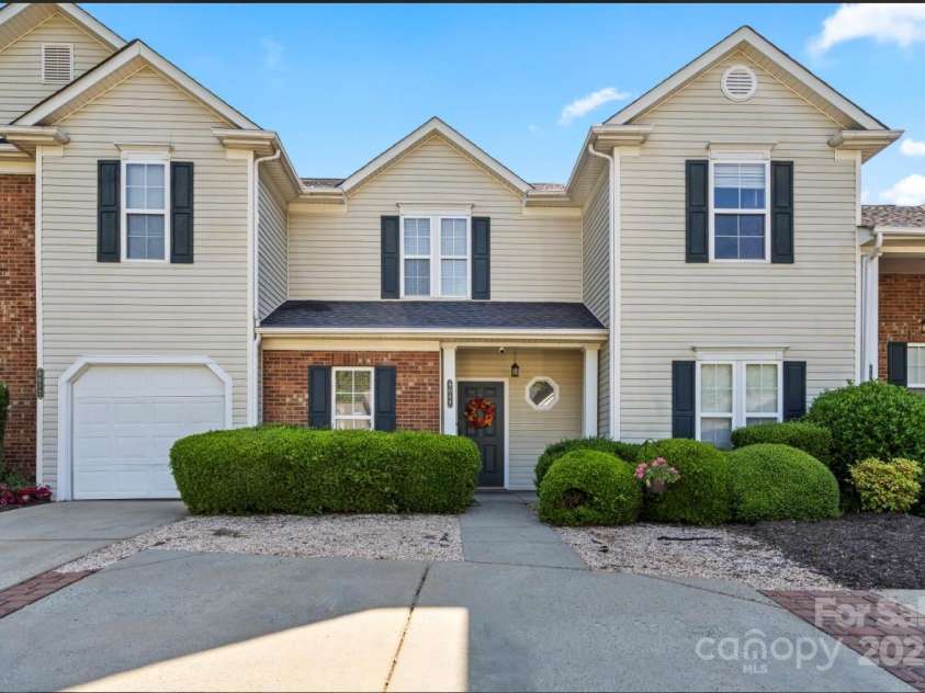 9068 Cinnabay Drive, Charlotte, NC 28216.  MLS# CAR4238215, YatesRealty ID 13285. 