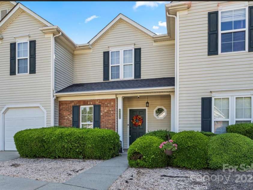 9068 Cinnabay Drive, Charlotte, NC 28216.  MLS# CAR4238215, YatesRealty ID 13285. 