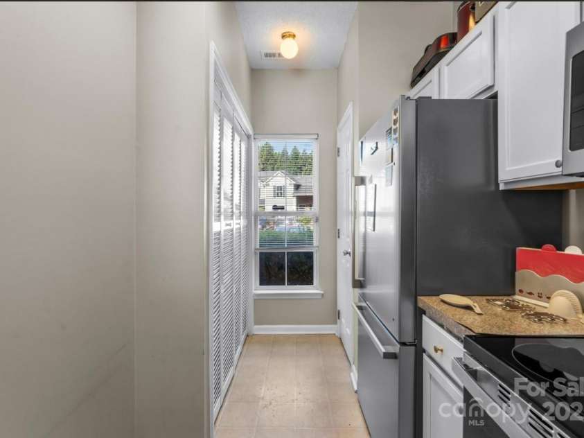 9068 Cinnabay Drive, Charlotte, NC 28216.  MLS# CAR4238215, YatesRealty ID 13285. 