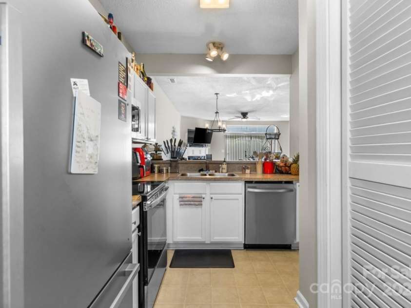 9068 Cinnabay Drive, Charlotte, NC 28216.  MLS# CAR4238215, YatesRealty ID 13285. 