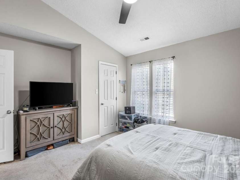 9068 Cinnabay Drive, Charlotte, NC 28216.  MLS# CAR4238215, YatesRealty ID 13285. 