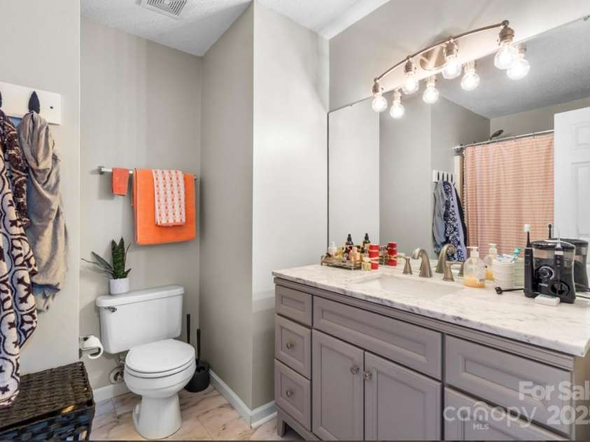 9068 Cinnabay Drive, Charlotte, NC 28216.  MLS# CAR4238215, YatesRealty ID 13285. 
