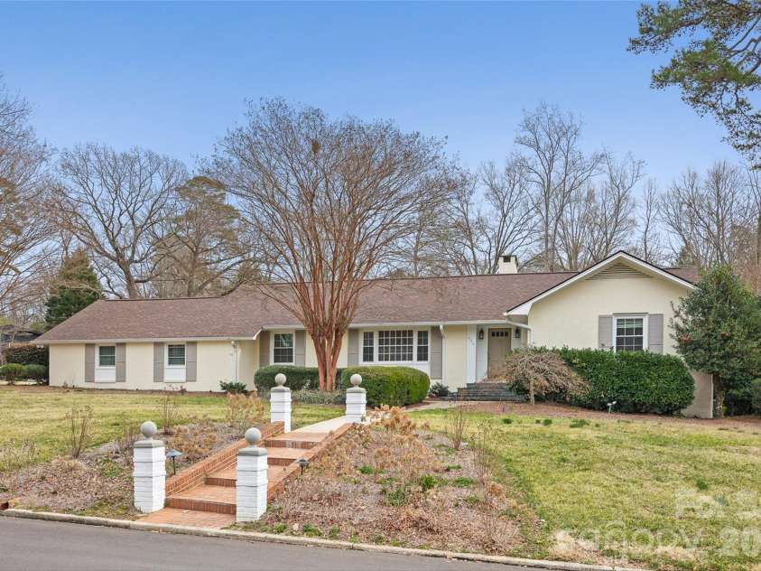 946 Scotch Drive, Gastonia, NC 28054.  MLS# CAR4349034, YatesRealty ID 13287. 