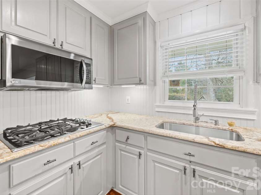 946 Scotch Drive, Gastonia, NC 28054.  MLS# CAR4349034, YatesRealty ID 13287. 