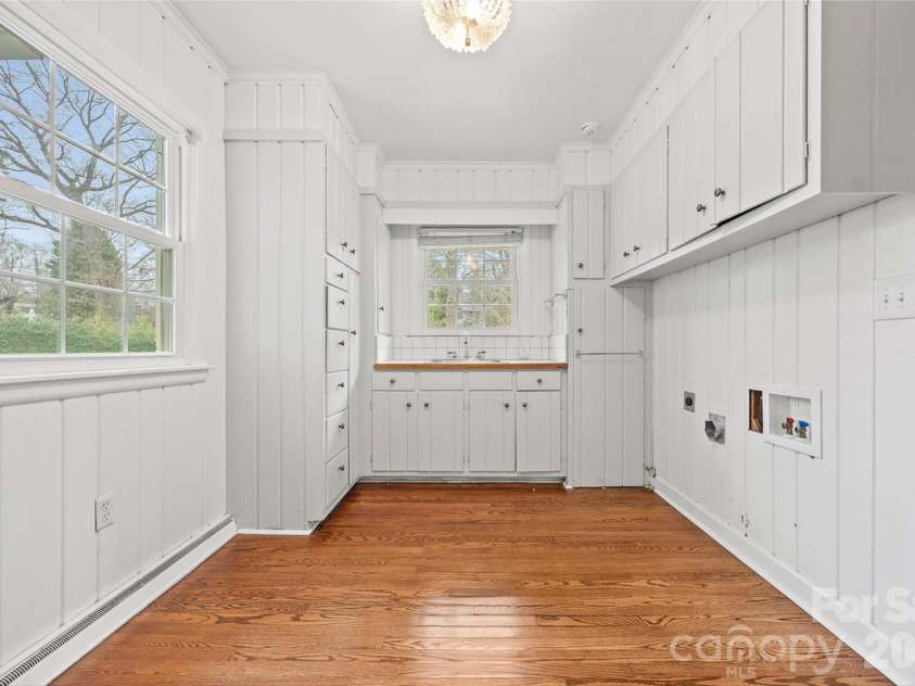 946 Scotch Drive, Gastonia, NC 28054.  MLS# CAR4349034, YatesRealty ID 13287. 