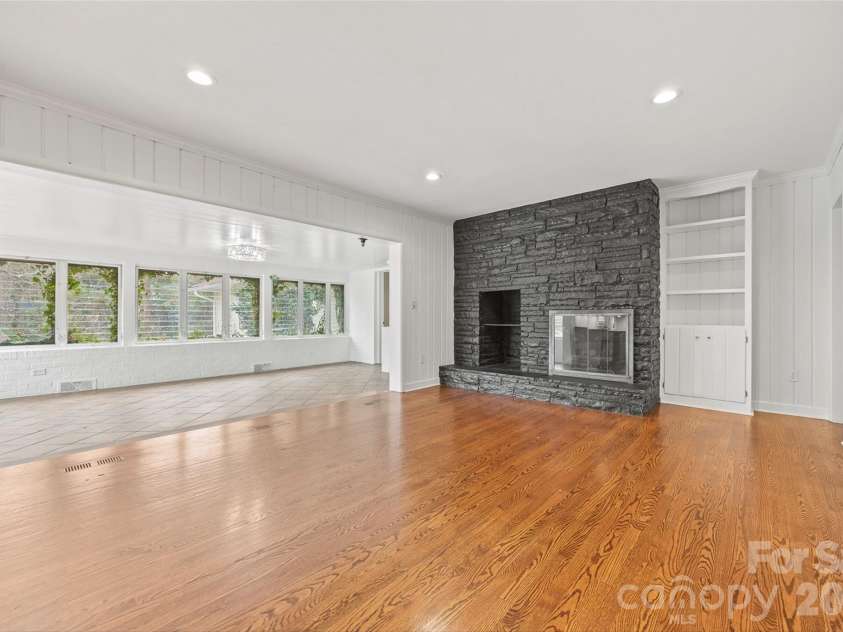 946 Scotch Drive, Gastonia, NC 28054.  MLS# CAR4349034, YatesRealty ID 13287. 