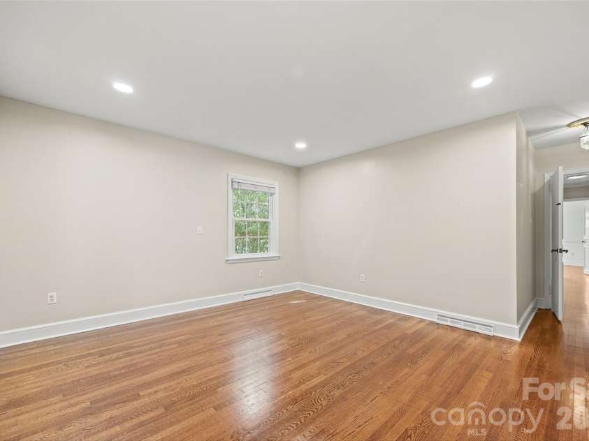 946 Scotch Drive, Gastonia, NC 28054.  MLS# CAR4349034, YatesRealty ID 13287. 
