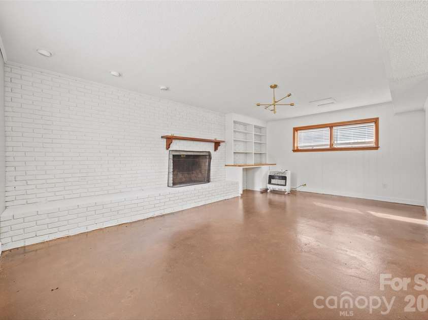 946 Scotch Drive, Gastonia, NC 28054.  MLS# CAR4349034, YatesRealty ID 13287. 