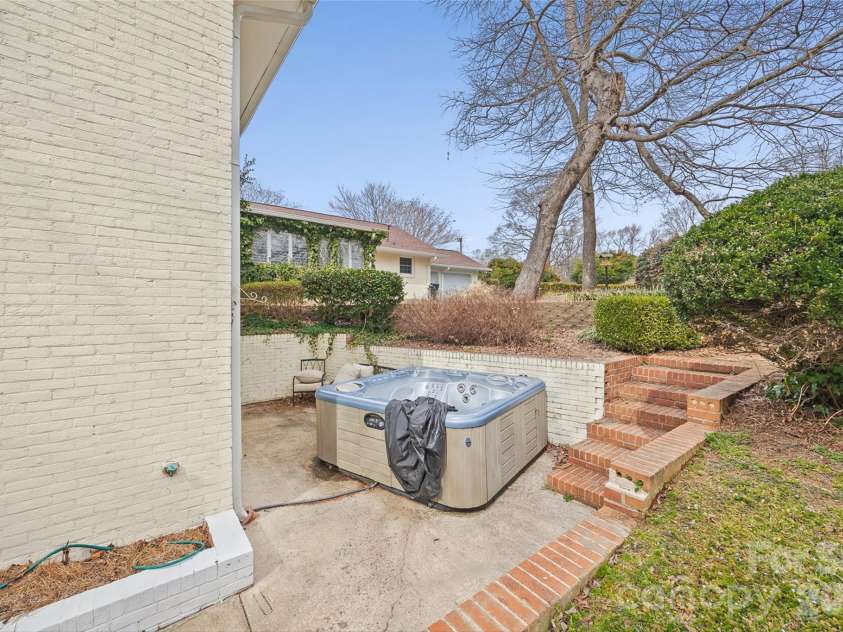 946 Scotch Drive, Gastonia, NC 28054.  MLS# CAR4349034, YatesRealty ID 13287. 