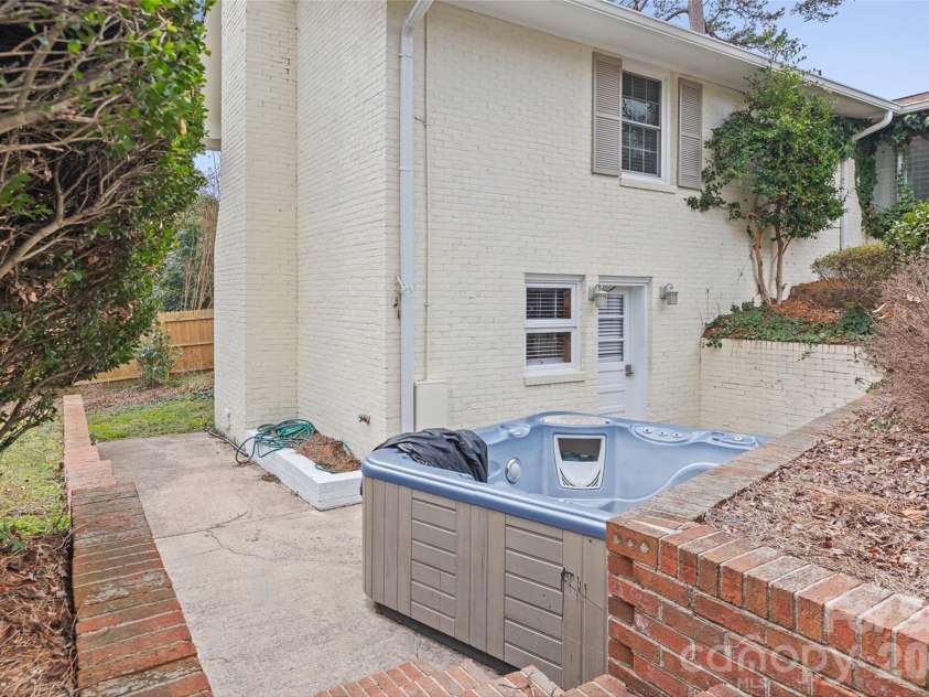 946 Scotch Drive, Gastonia, NC 28054.  MLS# CAR4349034, YatesRealty ID 13287. 