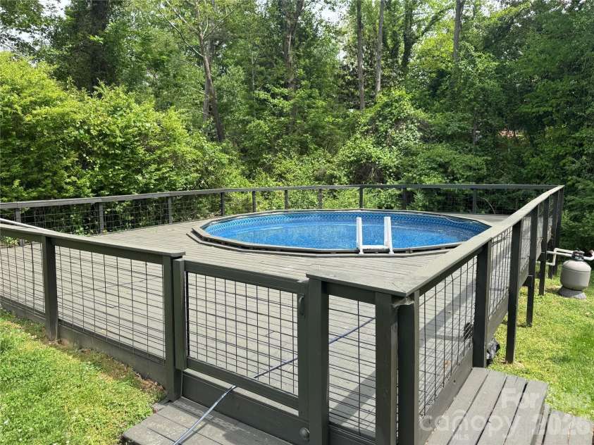 946 Scotch Drive, Gastonia, NC 28054.  MLS# CAR4349034, YatesRealty ID 13287. 