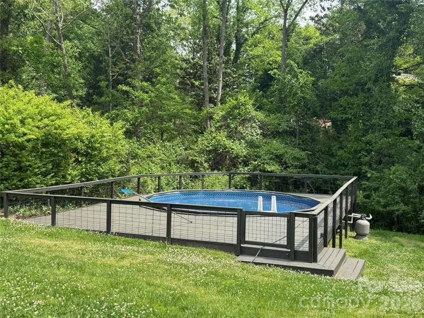 946 Scotch Drive, Gastonia, NC 28054.  MLS# CAR4349034, YatesRealty ID 13287. 