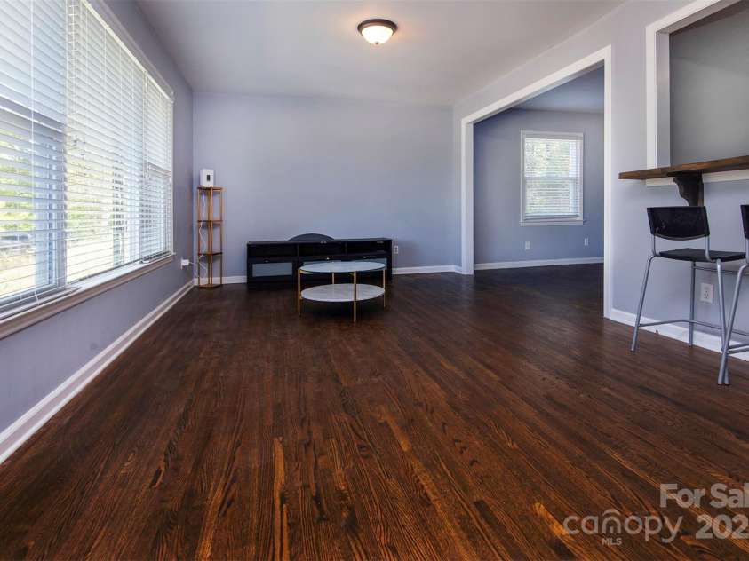 5610 Cherrycrest Lane, Charlotte, NC 28217.  MLS# CAR4239894, YatesRealty ID 13288. 