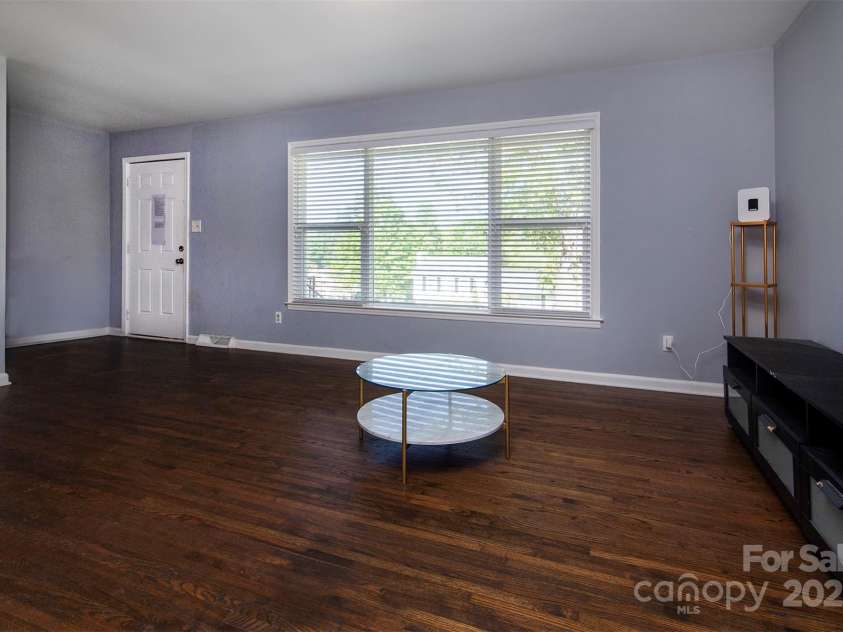 5610 Cherrycrest Lane, Charlotte, NC 28217.  MLS# CAR4239894, YatesRealty ID 13288. 