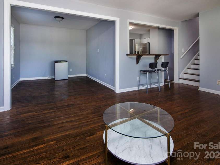 5610 Cherrycrest Lane, Charlotte, NC 28217.  MLS# CAR4239894, YatesRealty ID 13288. 