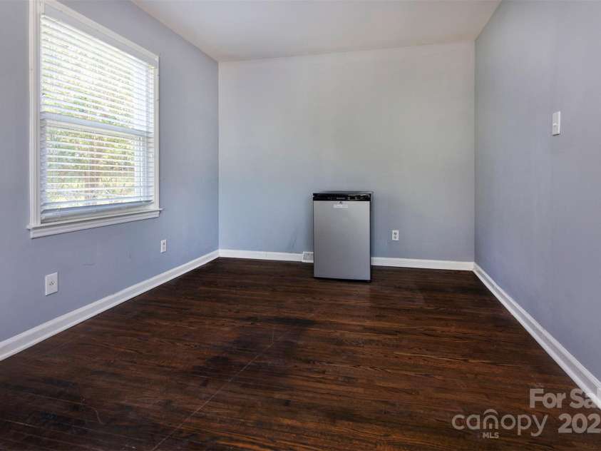 5610 Cherrycrest Lane, Charlotte, NC 28217.  MLS# CAR4239894, YatesRealty ID 13288. 