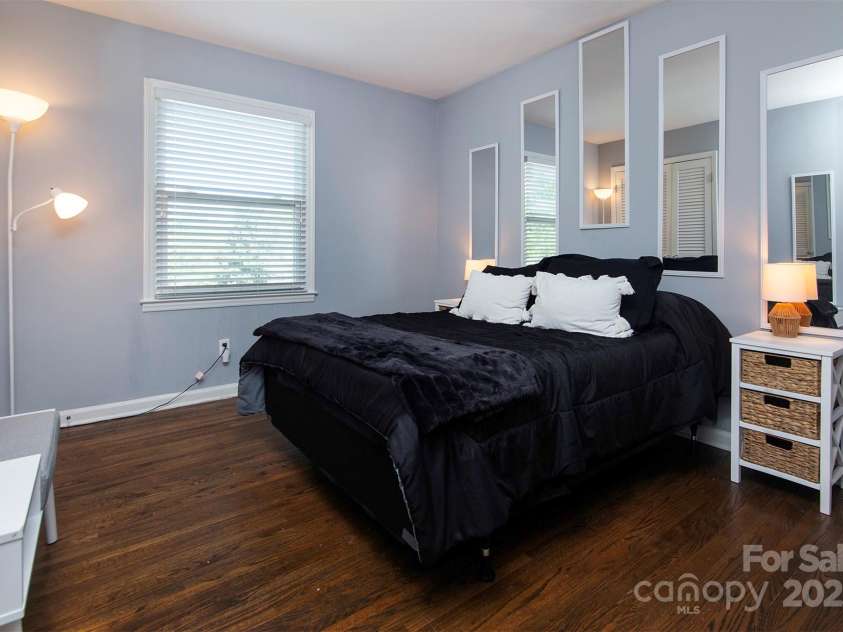 5610 Cherrycrest Lane, Charlotte, NC 28217.  MLS# CAR4239894, YatesRealty ID 13288. 