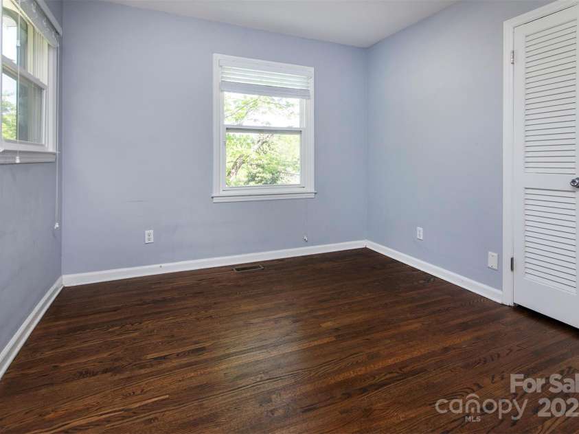 5610 Cherrycrest Lane, Charlotte, NC 28217.  MLS# CAR4239894, YatesRealty ID 13288. 