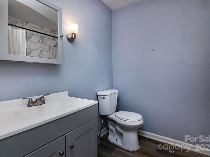 5610 Cherrycrest Lane, Charlotte, NC 28217.  MLS# CAR4239894, YatesRealty ID 13288. 