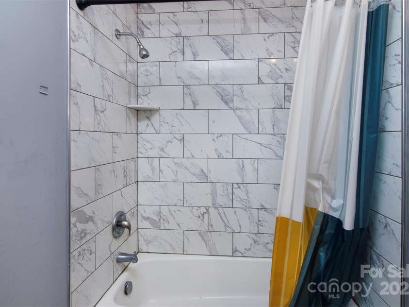 5610 Cherrycrest Lane, Charlotte, NC 28217.  MLS# CAR4239894, YatesRealty ID 13288. 