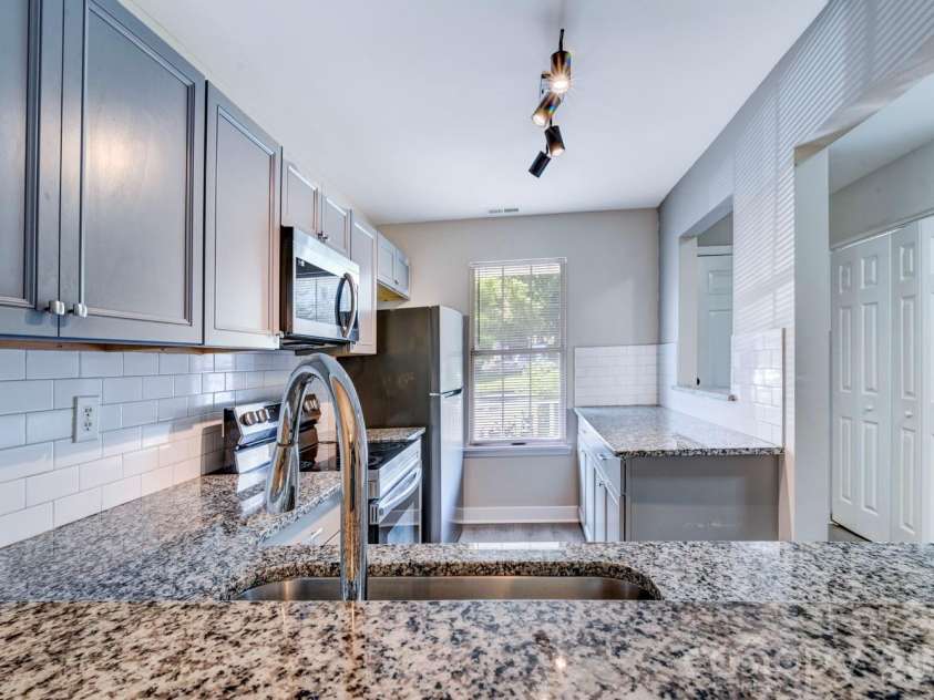 6129 Windsor Gate Lane, Charlotte, NC 28215.  MLS# CAR4360148, YatesRealty ID 13288. 