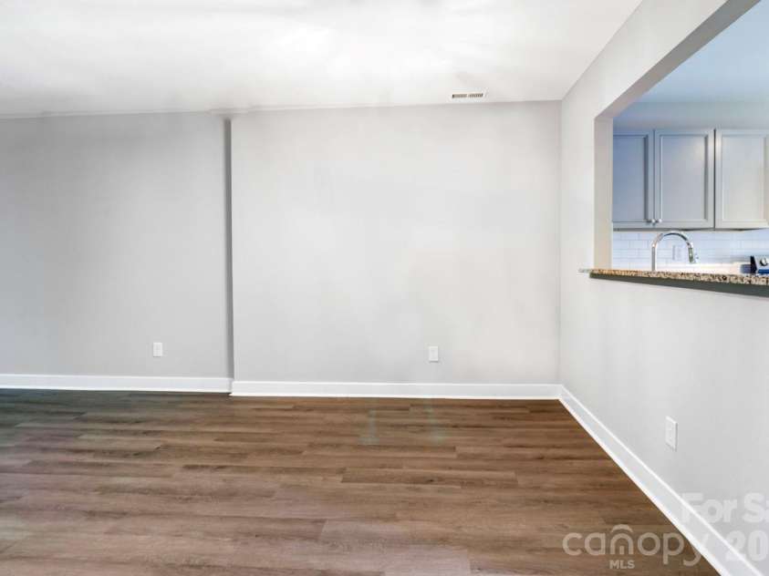 6129 Windsor Gate Lane, Charlotte, NC 28215.  MLS# CAR4360148, YatesRealty ID 13288. 