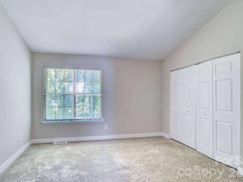 6129 Windsor Gate Lane, Charlotte, NC 28215.  MLS# CAR4360148, YatesRealty ID 13288. 