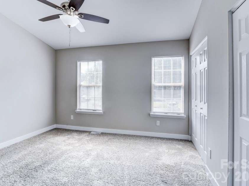 6129 Windsor Gate Lane, Charlotte, NC 28215.  MLS# CAR4360148, YatesRealty ID 13288. 