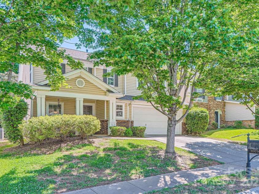 8919 Oransay Way, Charlotte, NC 28278.  MLS# CAR4248917, YatesRealty ID 13289. 