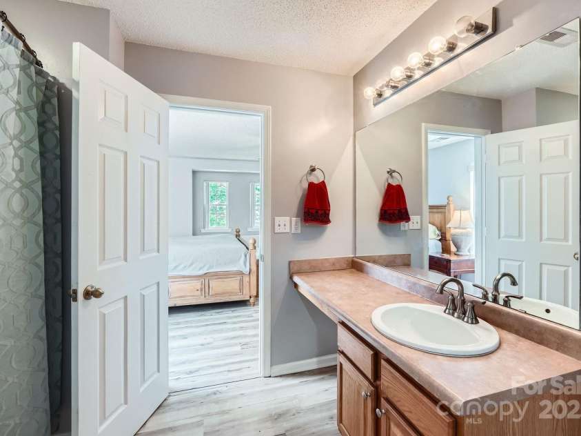 8919 Oransay Way, Charlotte, NC 28278.  MLS# CAR4248917, YatesRealty ID 13289. 