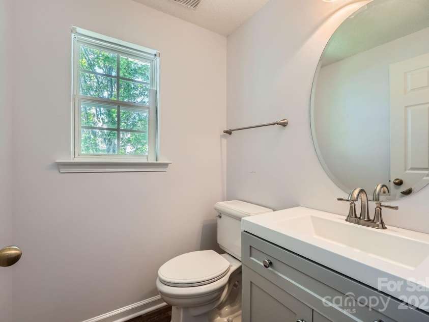 8919 Oransay Way, Charlotte, NC 28278.  MLS# CAR4248917, YatesRealty ID 13289. 