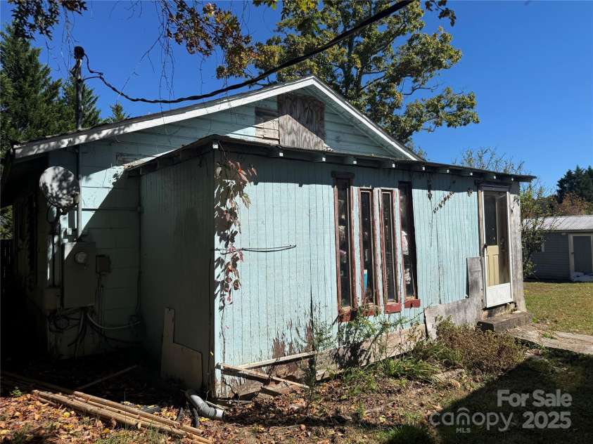 159 Lytle Road, Hendersonville, NC 28792.  MLS# CAR4318908, YatesRealty ID 1329. 